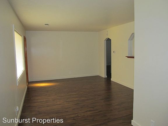 5th image of 905 Hillcrest Ave