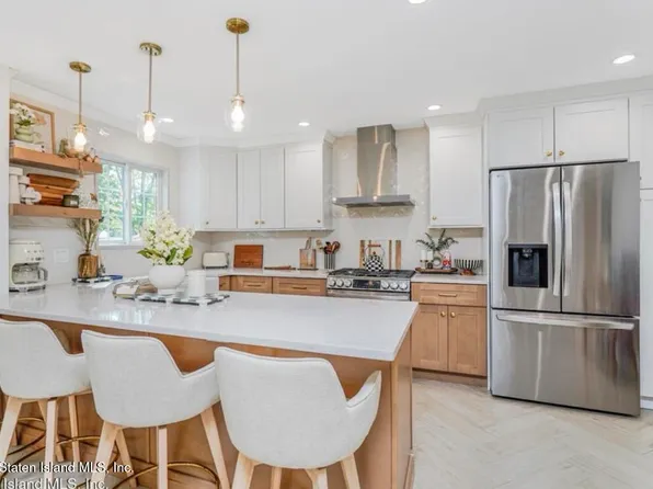 25 Fuller Ct #A, Staten Island, NY 10306