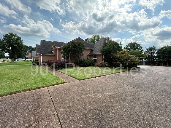 2nd image of 4957 Rivercrest Ln