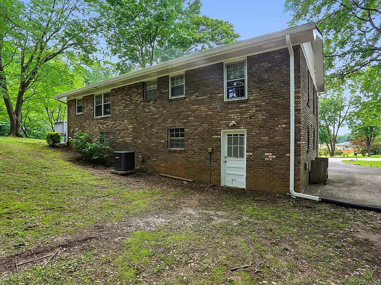 3319 Charlotte Cir SE — Photo 20