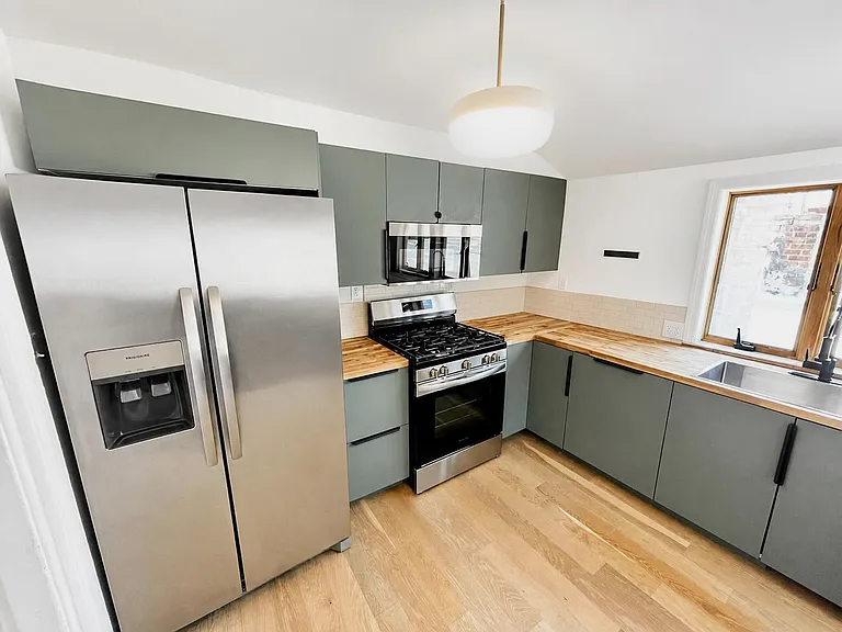727 Warren St #5 — Photo 2