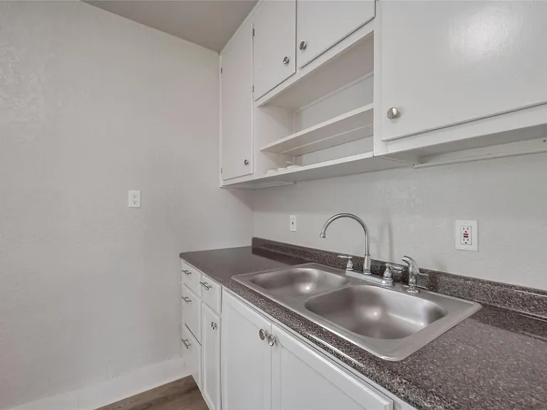 1311 Fred St — Photo 10
