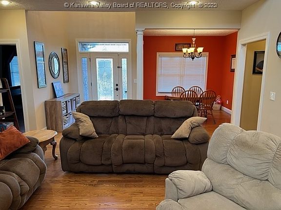 3rd image of 15 Bartlett St