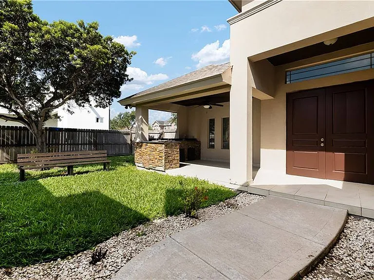 2014 N 44th Ln — Photo 2
