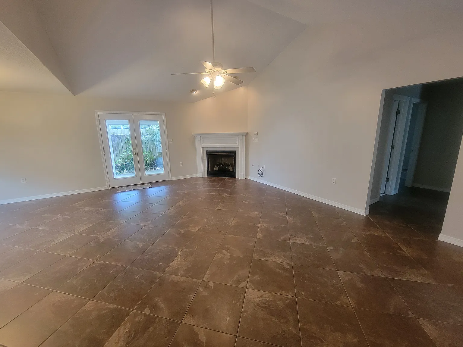3 bed, 1600 sqft, $1,950 — Photo 3