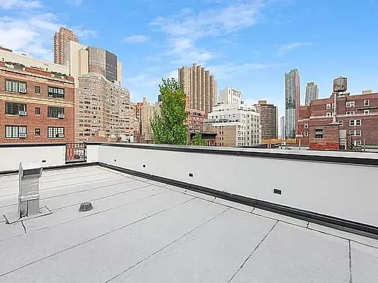 214 E 35th St #3A — Photo 13