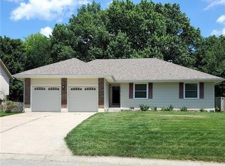 1316 SW 24th St, Blue Springs, MO 64015