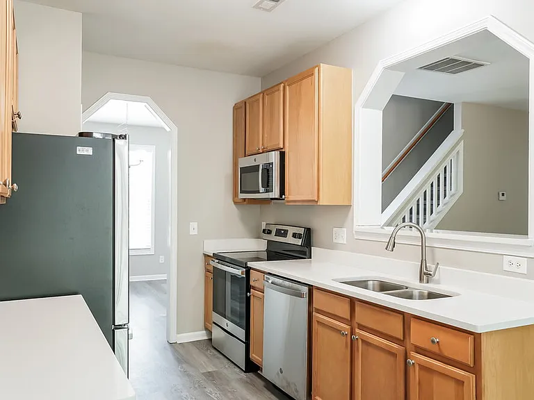 8137 Marshall Brae Dr — Photo 9