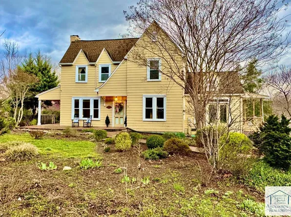 429 Woodlawn Dr, Danville, VA 24541