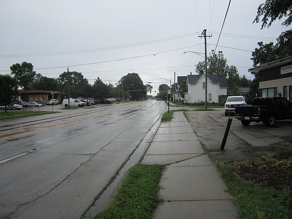 3rd image of 822 E Lincoln Hwy