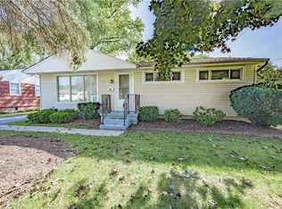13 Jefferson Dr, Lockport, NY 14094