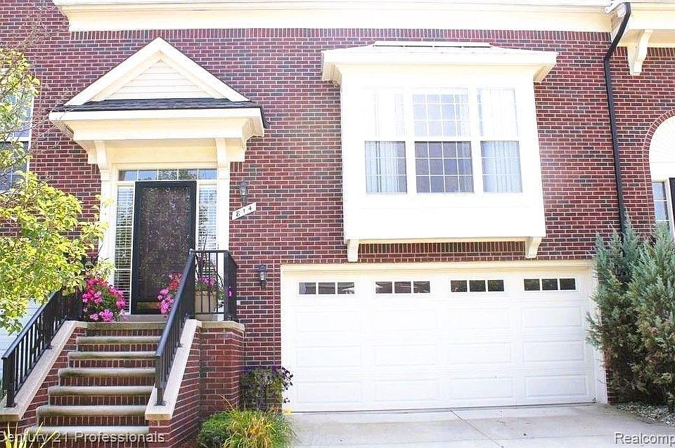1st image of 814 Sandalwood Dr
