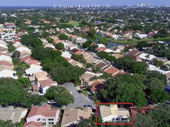 5th image of 1027 Siena Oaks Circle W
