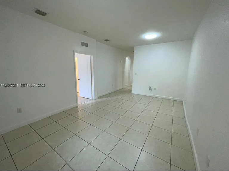 1535 SE 26th St #104 — Photo 3