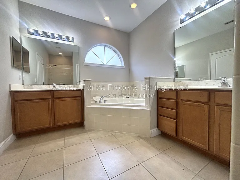 13220 Fountainbleau Dr — Photo 9