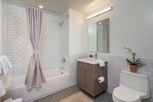 Rented by Domain Companies | media 6