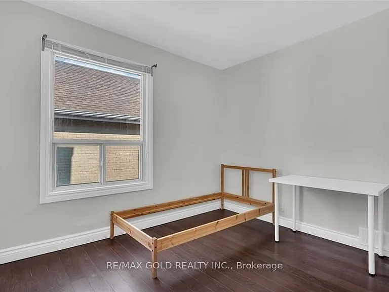 746 King St W — Photo 11
