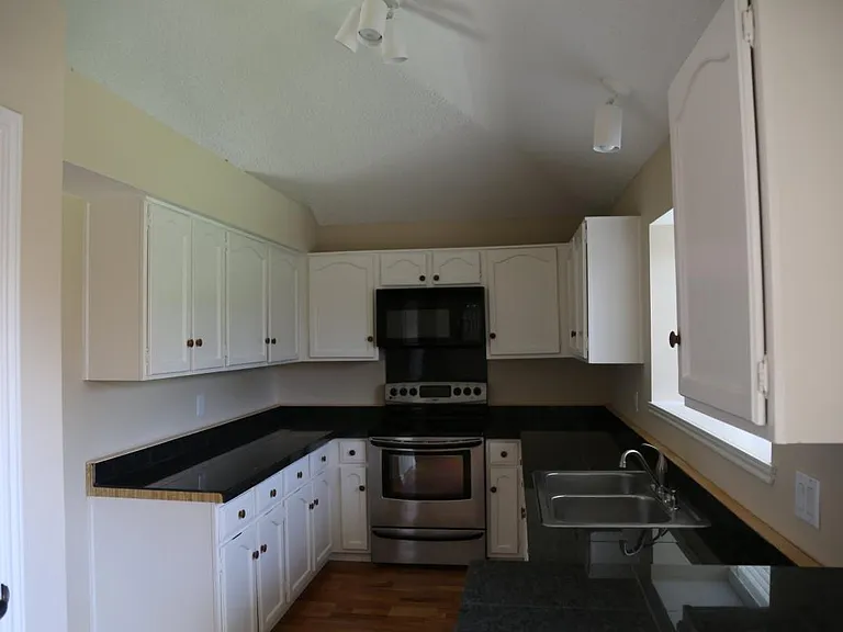 629 Coats St — Photo 3