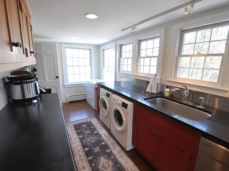 7190 Main St — Photo 24