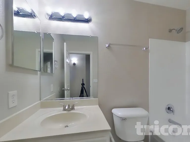 8961 W Kathleen Rd — Photo 13