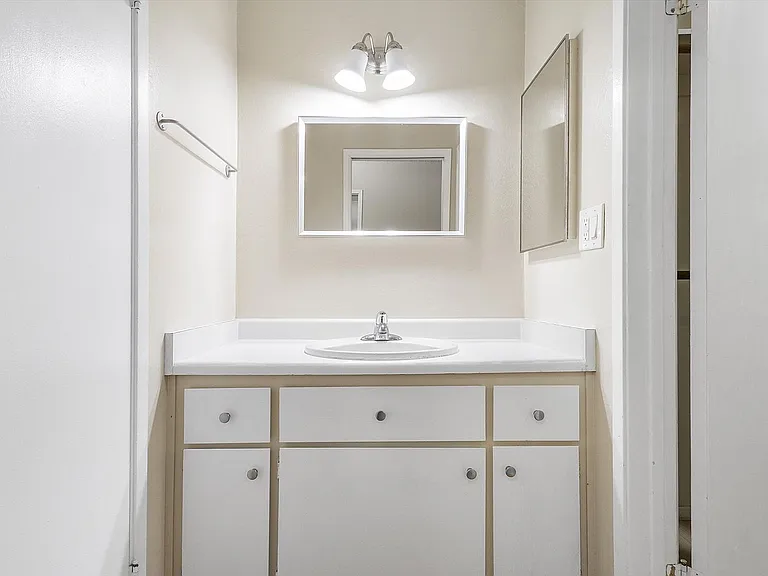 1327 Webster St #B305 — Photo 11