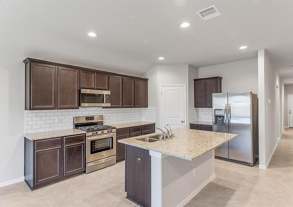 1st image of 29615 Breakwater Dr