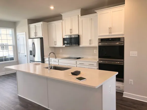 1834 Briscoe Ln, Fredericksburg, VA 22401