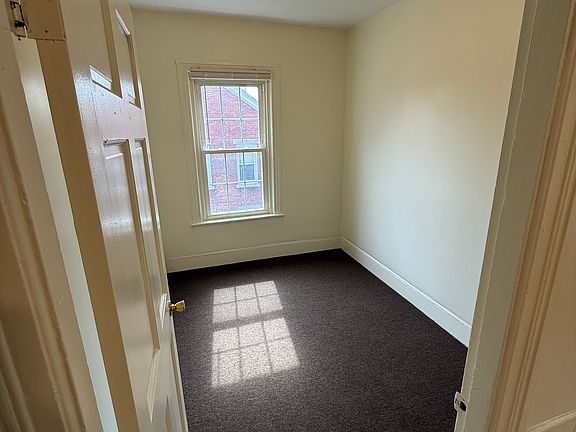 5th image of 13 Brayton Ct