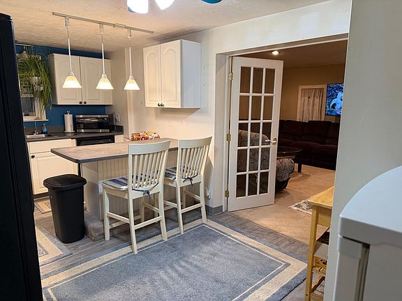 3rd image of 2648 Valleyview Dr