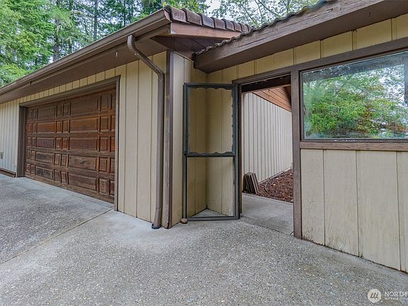 3rd image of 5470 E Grapeview Loop Road