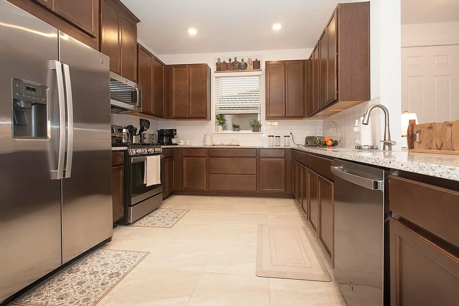2 bed, 1689 sqft, $5,500 — Photo 4