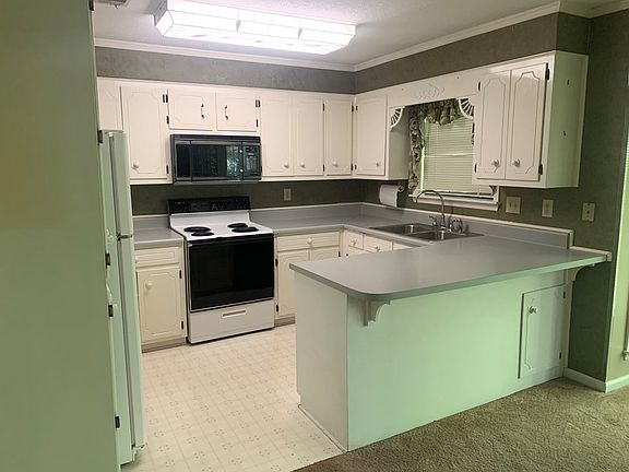 3rd image of 464 Creekwalk Cir