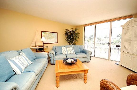 2nd image of 901 Huron Ct #2