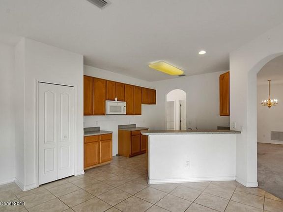 5th image of 2061 Gloria Oak Ct