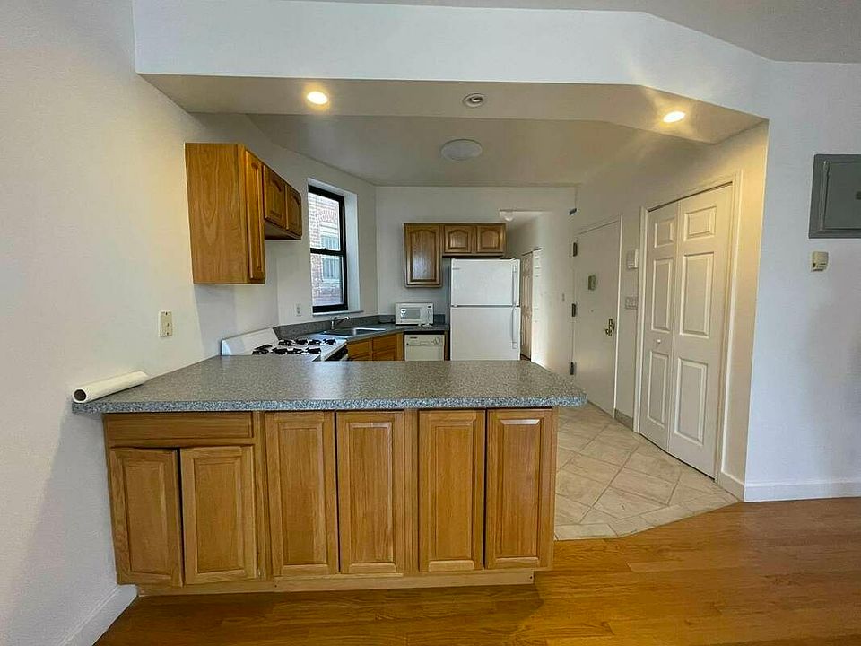 1st image of 20-67 Steinway St #3L