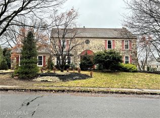 3 Crestview Ct, Marlboro, NJ 07746
