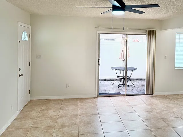 2 bed, 1.5 bath, 909 sqft, $1,800 — Photo 4