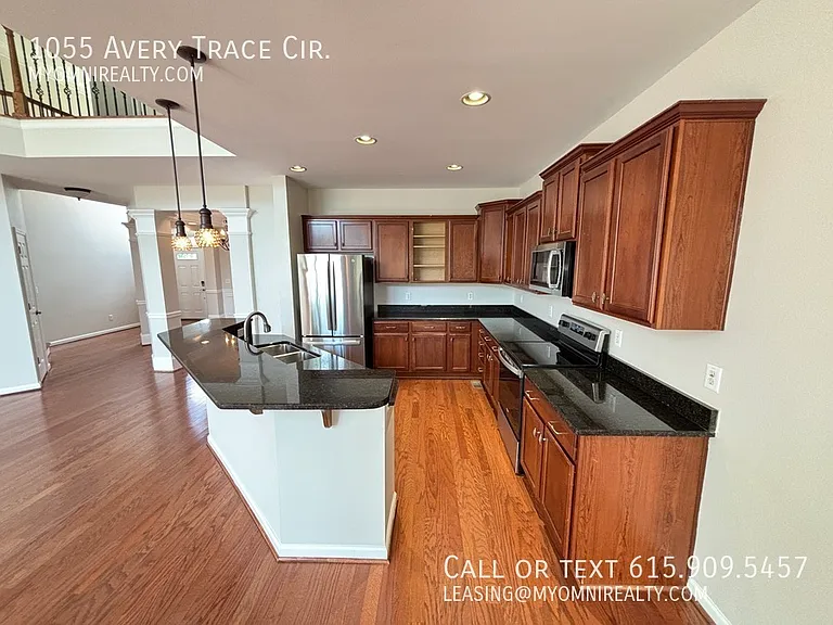 1055 Avery Trace Cir — Photo 8