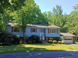 20 Oak Dr, Mountain Top, PA 18707