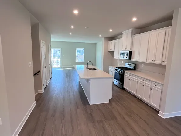 828 New Castle Landing Dr, Middletown, DE 19709