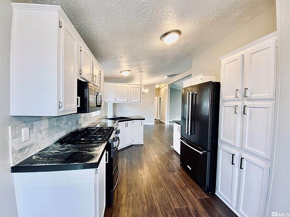 3rd image of 4105 Bonanza Cir