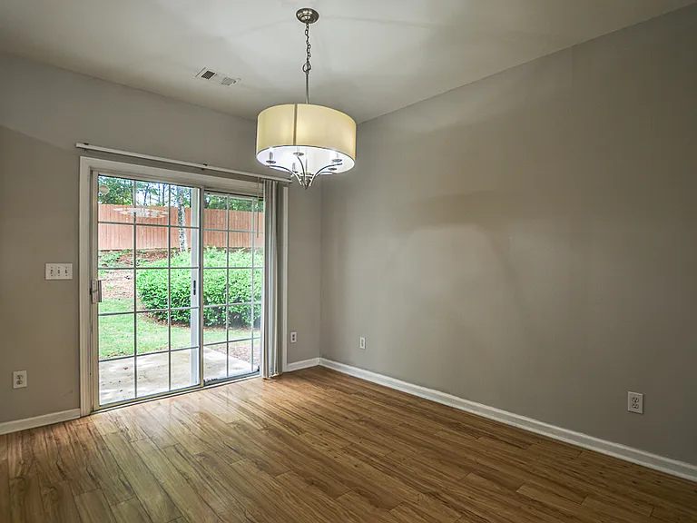 2716 Ashleigh Ln — Photo 16