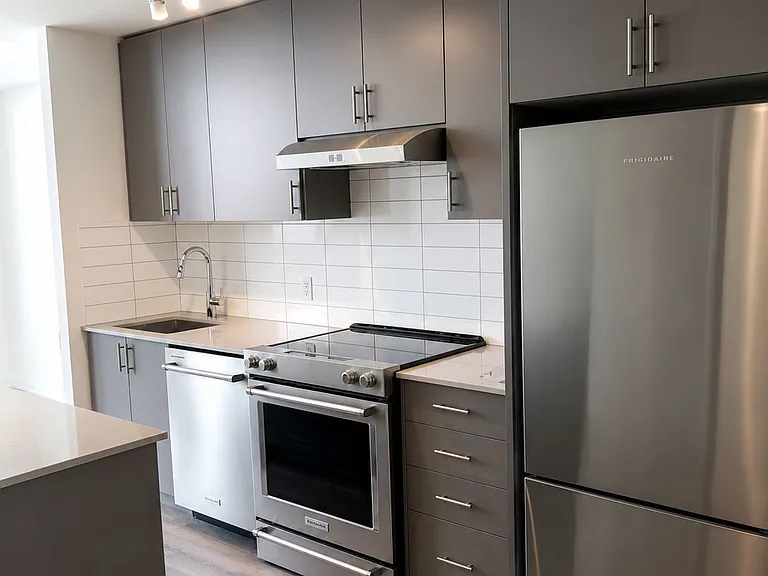 9000 Jane St #719 — Photo 4