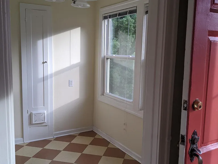 418A Capitol St — Photo 3