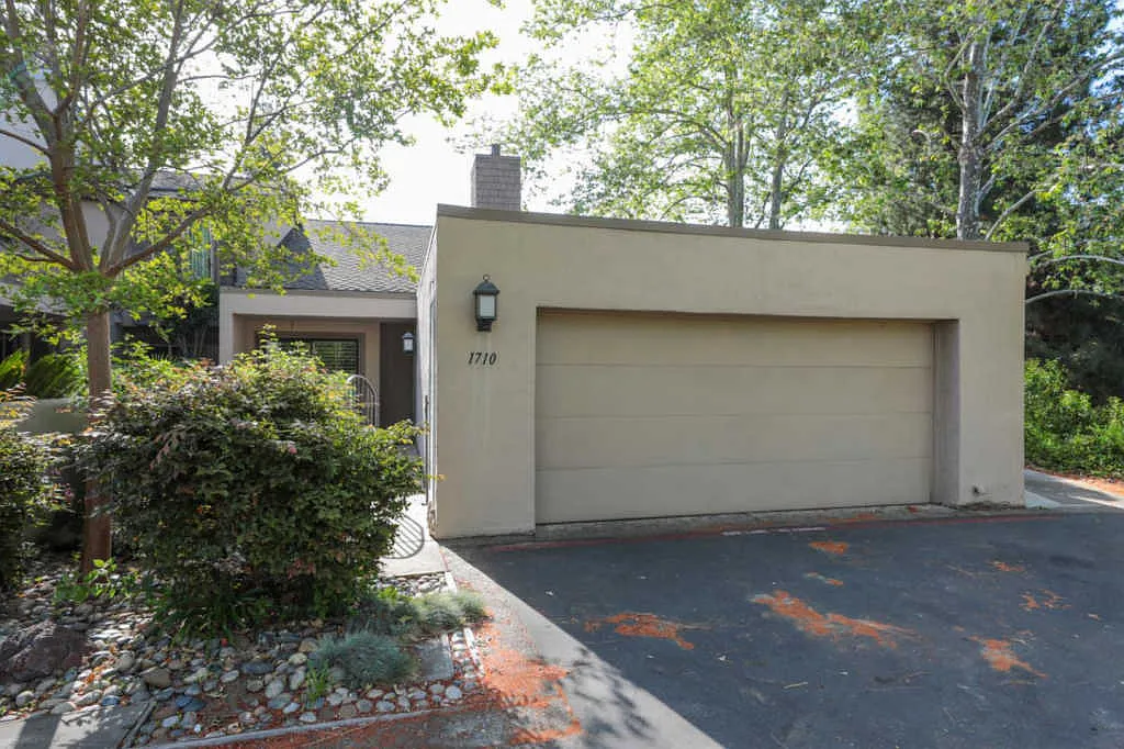 1710 Sandy Creek Ln photo 1