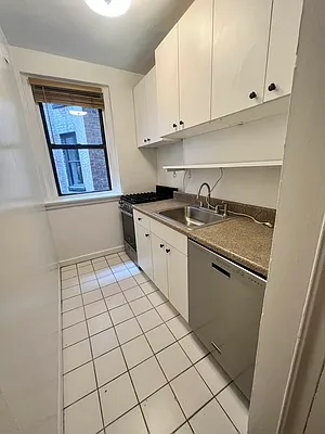 Rented by R New York | media 18