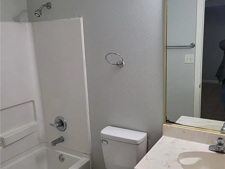 2321 Candlelight Ln #4 — Photo 4