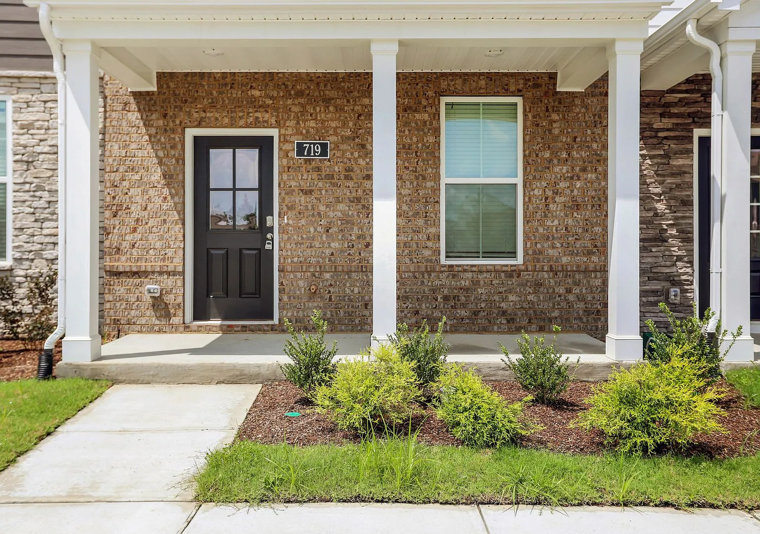 Brand New 3-Bedroom Townhome In Lebanon! — Photo 2