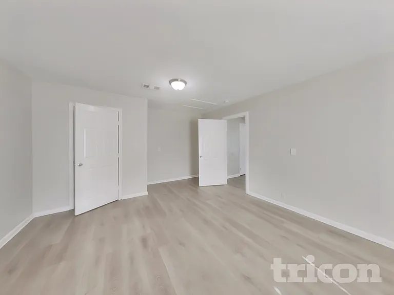 623 Walston Ln — Photo 17