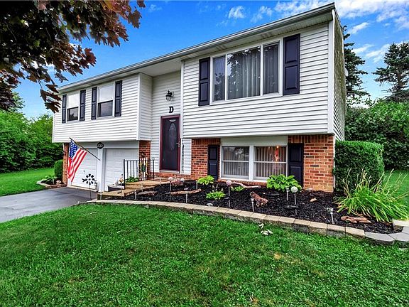 3rd image of 6830 Canterbury Ct